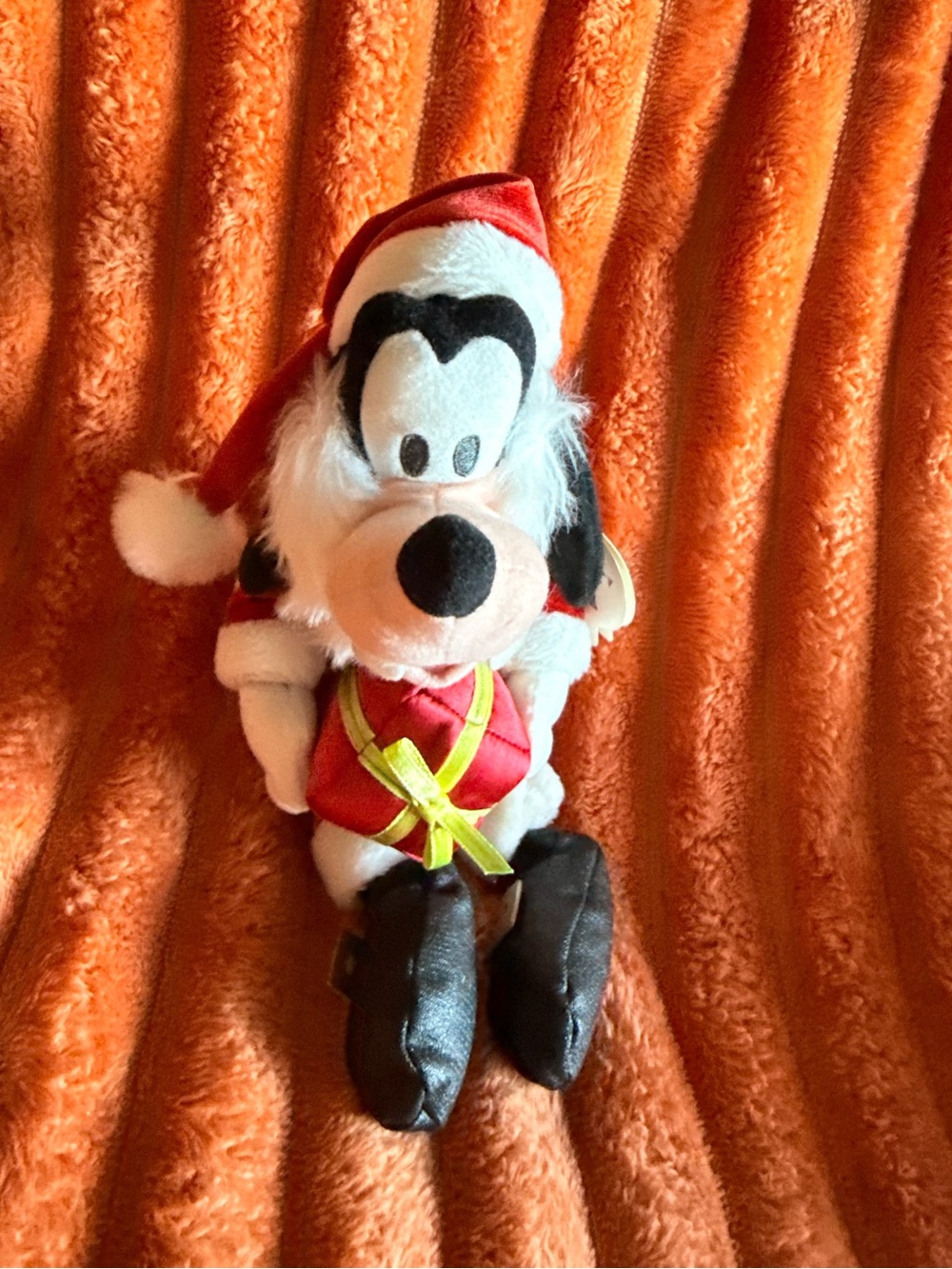 NWT’s Goofy Disney Xmas Santa Christmas Plush 8" Stuffed Toy Doll Stuffy